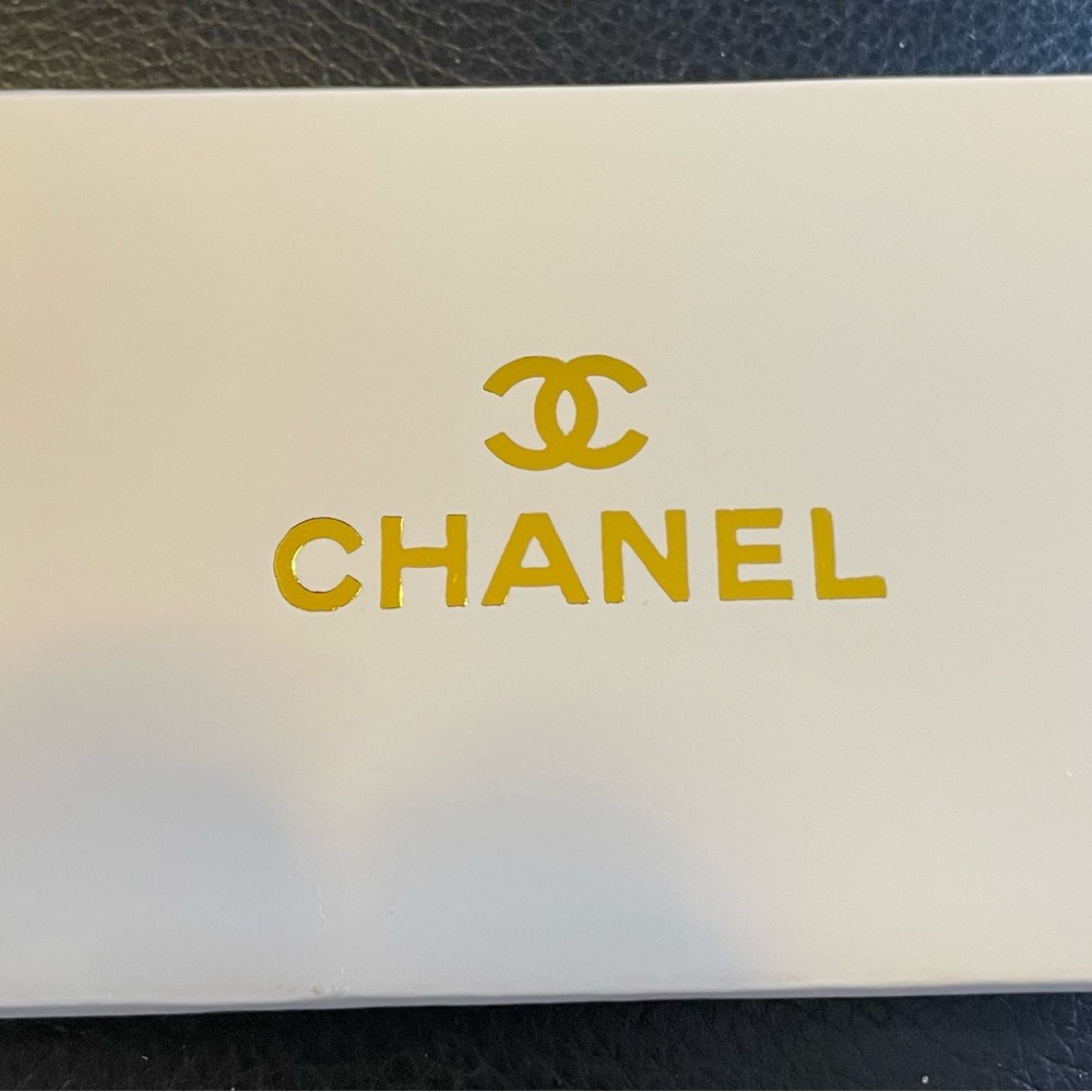 CHANEL Blue Leather Card Holder with Silver Metal Mirror Card - Picture 3 of 3